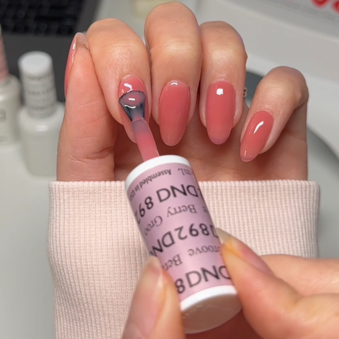 Sơn Gel DND và Sơn Móng Tay 886 Pray For Peach