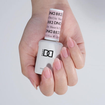 Sơn Gel DND và Sơn Móng Tay 882 Sheer In The City