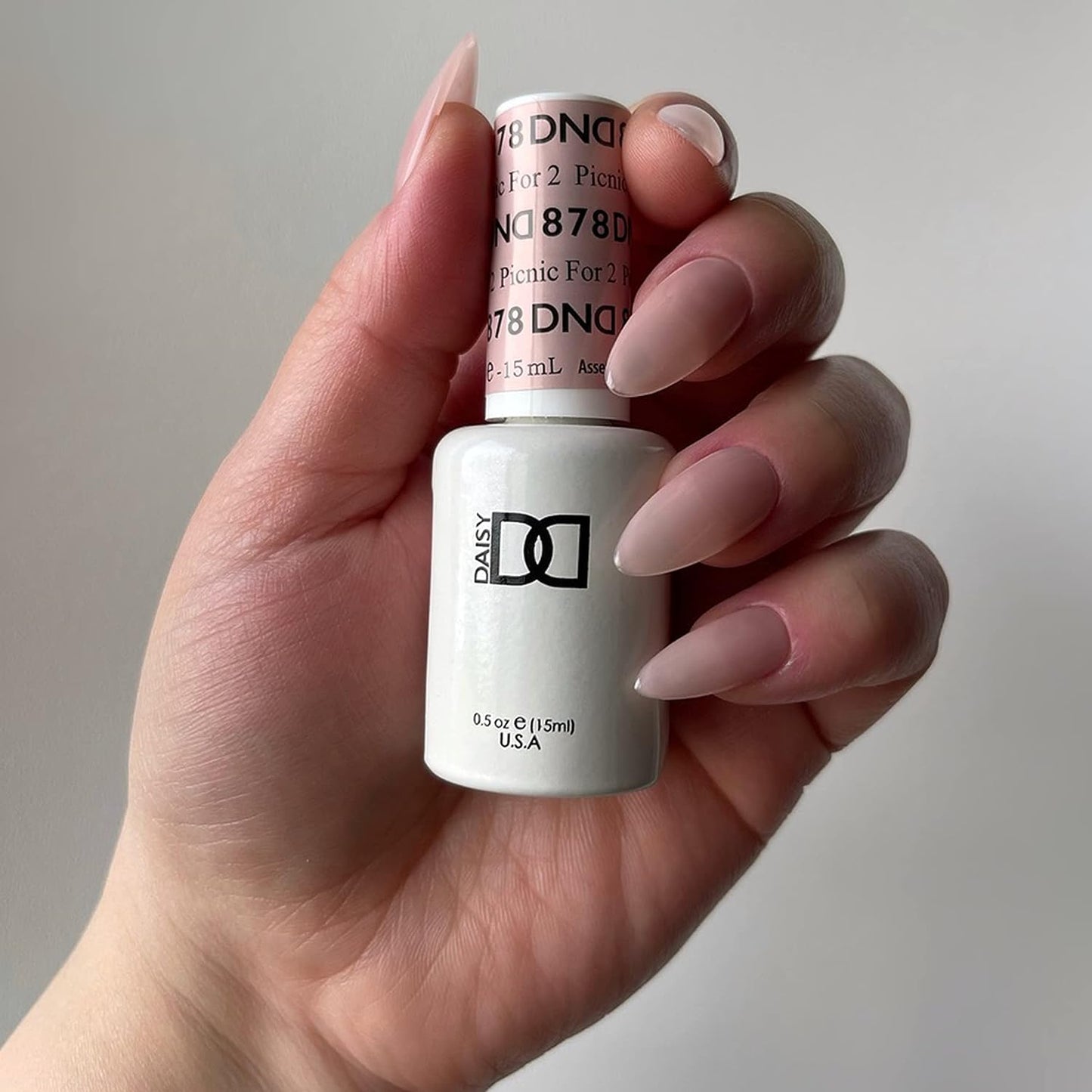 Sơn Gel DND và Sơn Móng Tay 878 Picnic Cho 2 Người