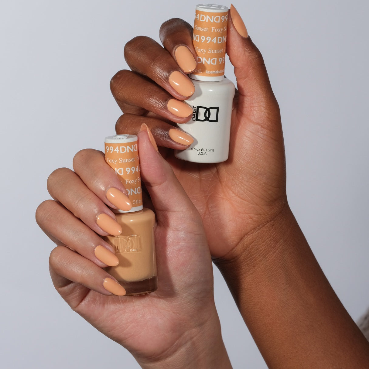 Set DND - Esmalte en gel y esmalte de uñas, 860 She's White? ¿Ella es rosa?