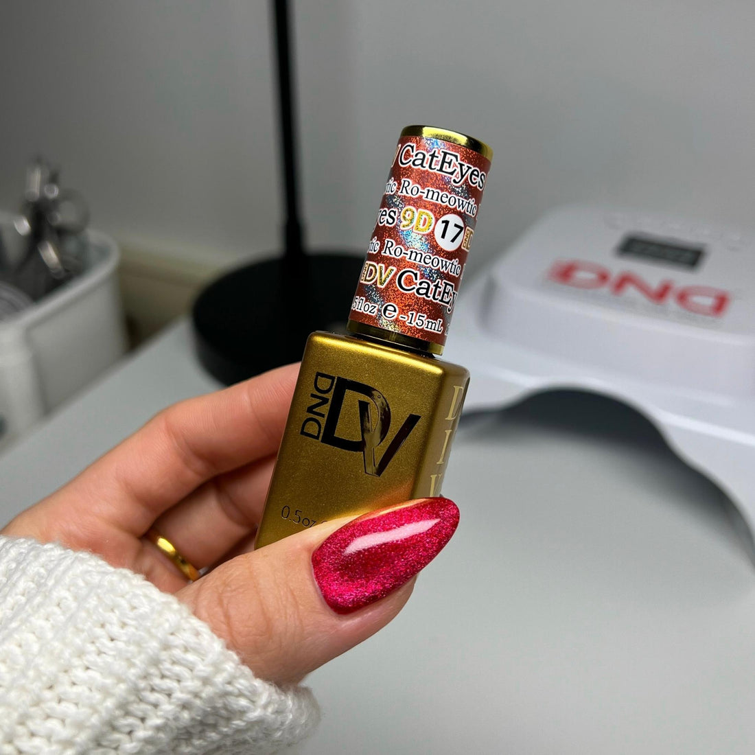 Esmalte de uñas y gel DND DC Duo 166 - Rosa duro