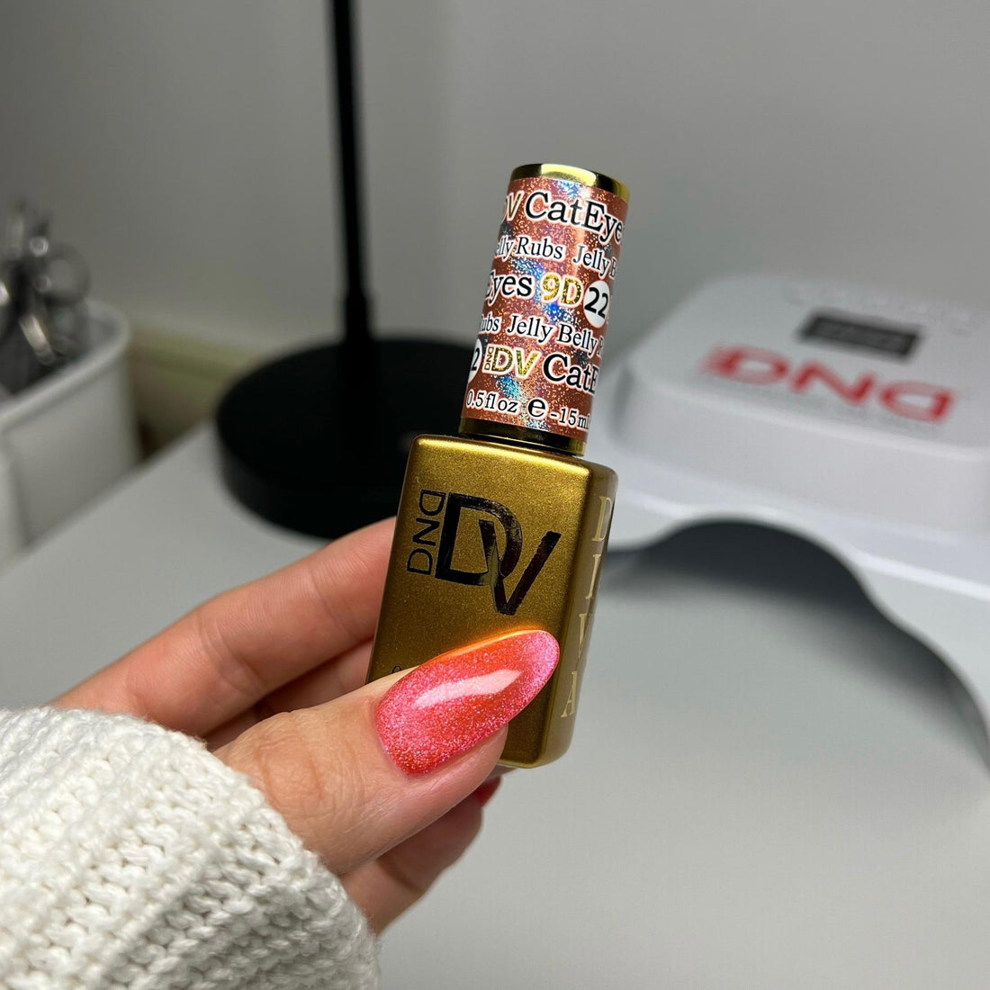 Esmalte de uñas y gel DND DC Duo 166 - Rosa duro