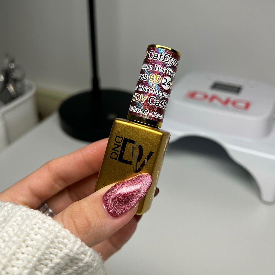 Esmalte de uñas y gel DND DC Duo 166 - Rosa duro