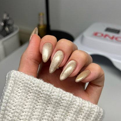 DND DC 9D CatEyes Gel #10 – Ember Enchantress