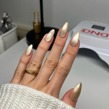 DND DC 9D CatEyes Gel #10 – Ember Enchantress