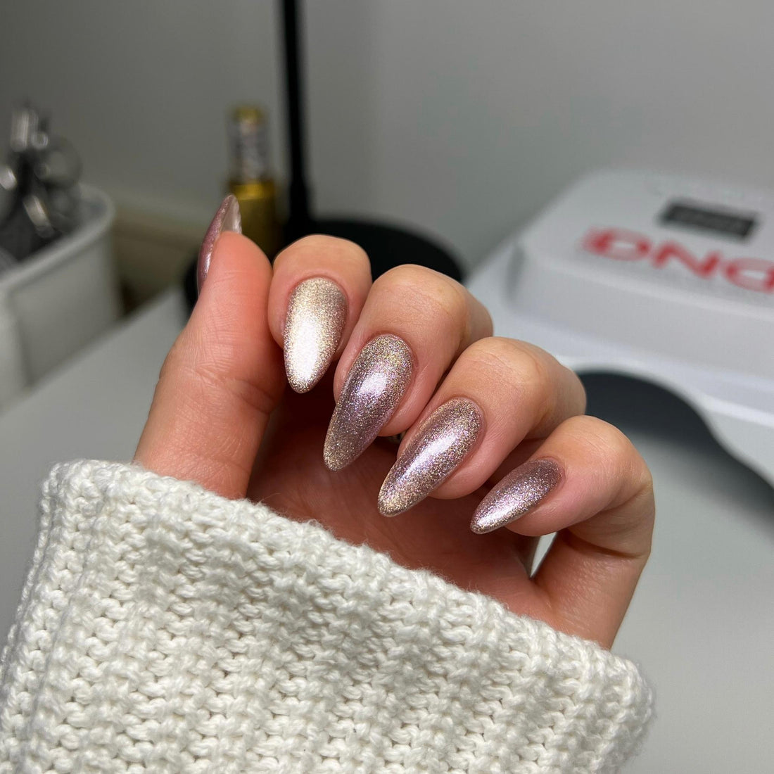 DND DC 9D CatEyes Gel #10 – Ember Enchantress