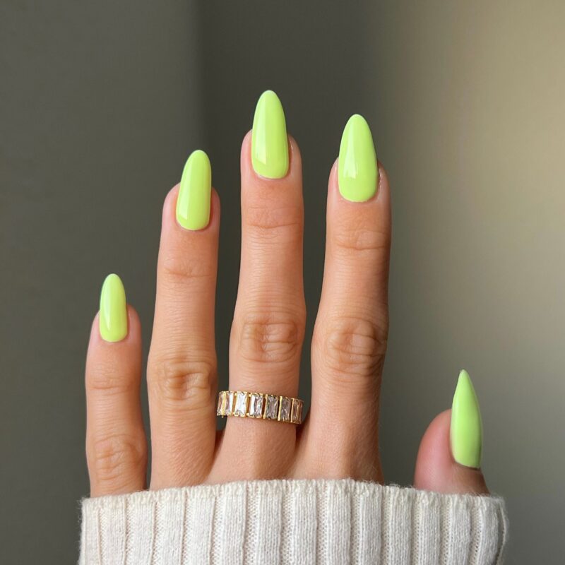 DND Diva Gel & Nail Polish - Dewy Limeade #117