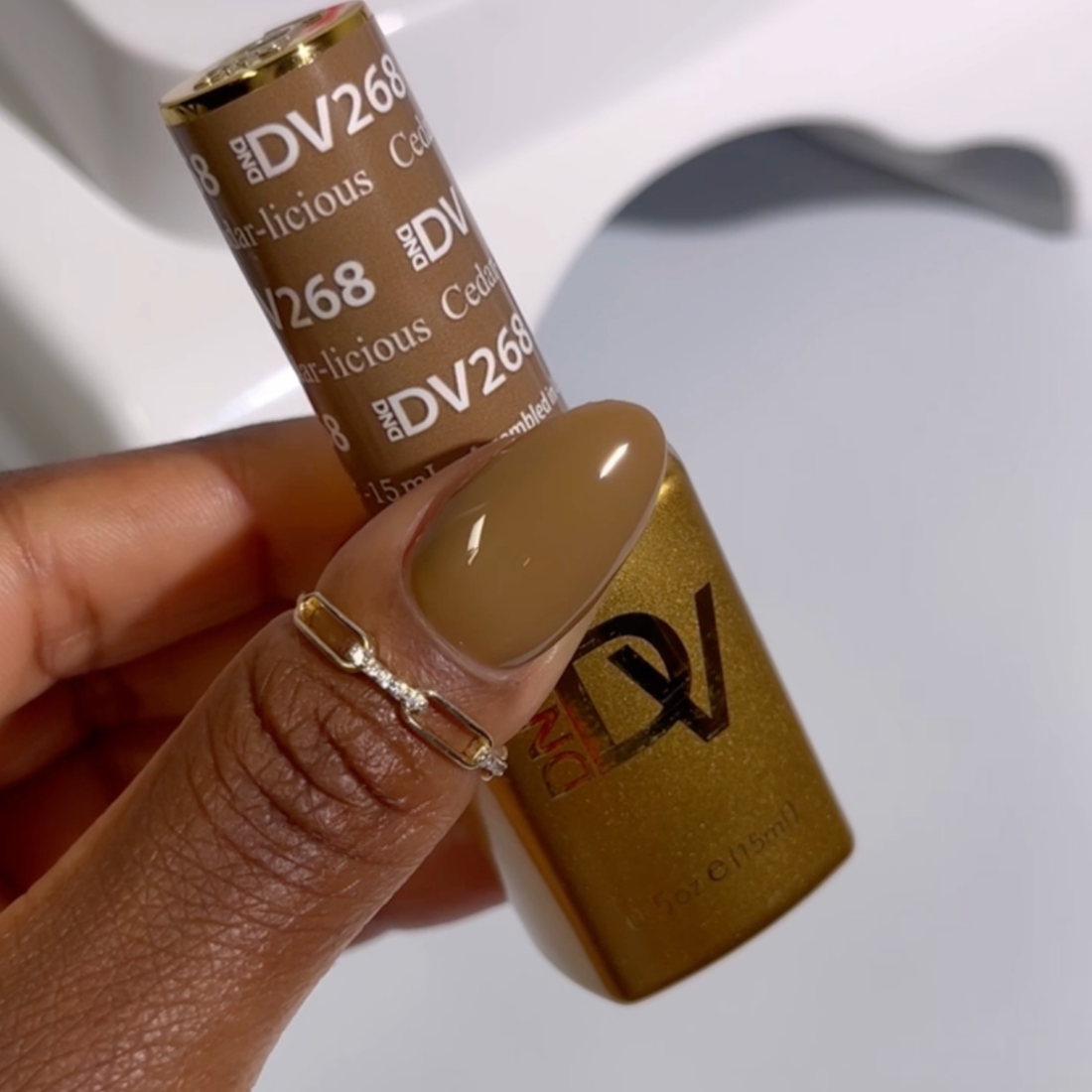 DND DC 9D CatEyes Gel #10 – Ember Enchantress